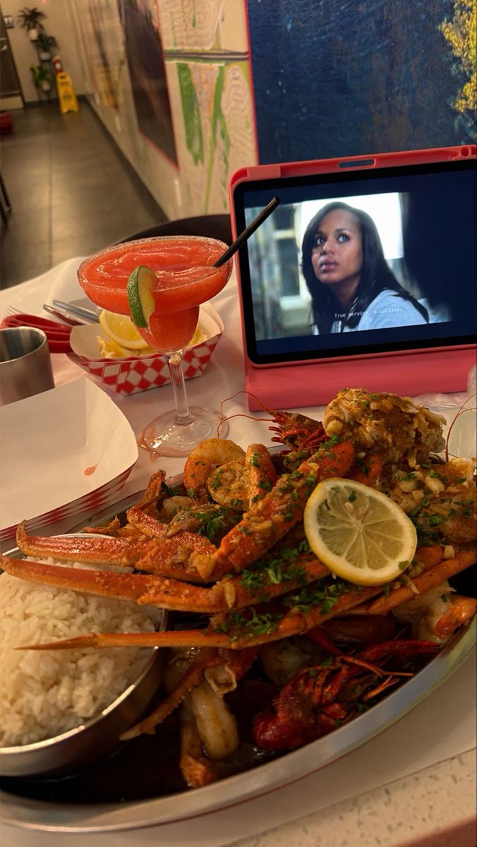 stallionshii's tweet image. never beating the young ho allegations I bring my iPad everywhere