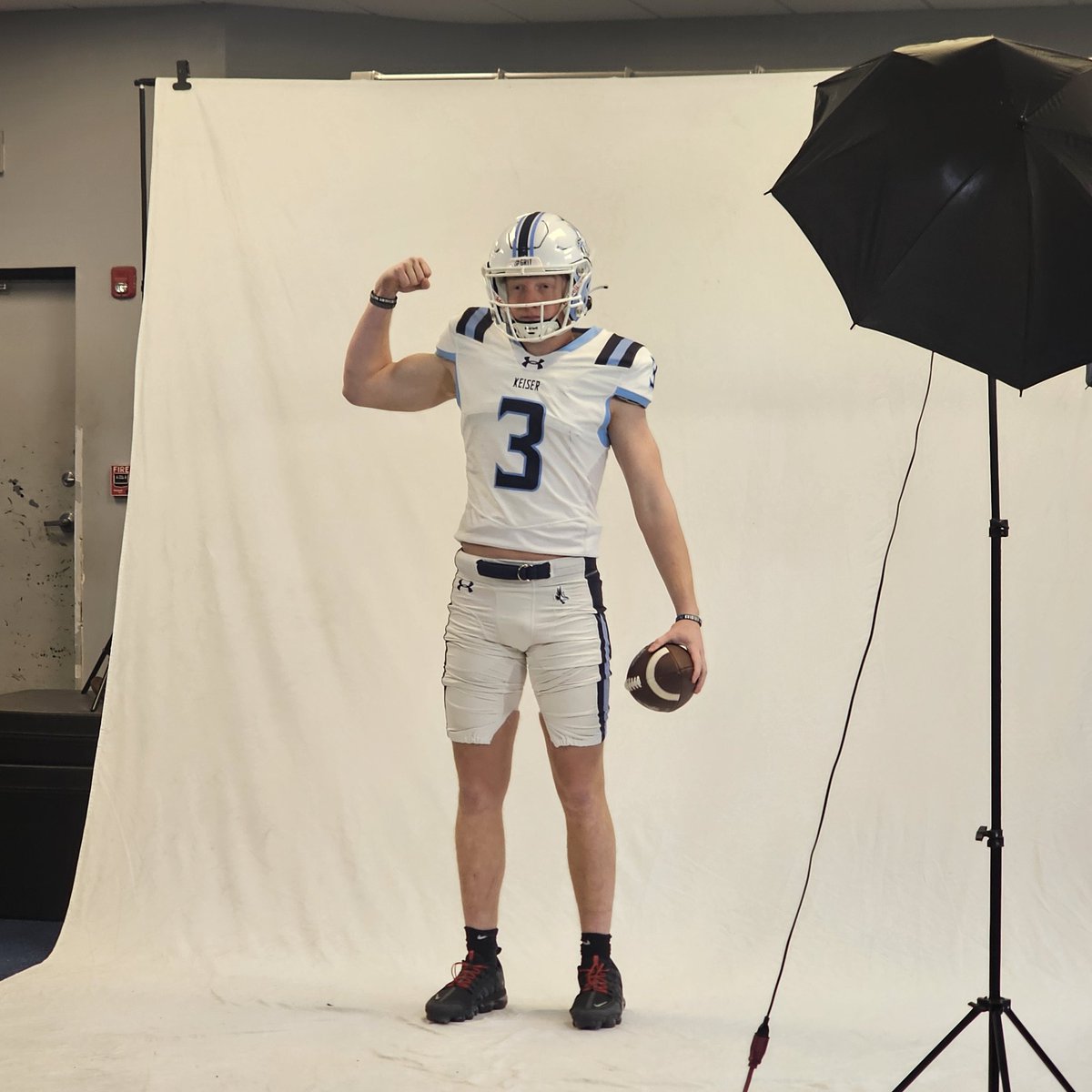 JakeWallace_6's tweet photo. Had a great visit today @ Keiser University. Thank you to all the coaches and staff for taking the time out of yalls sceduale to show us around and take everyone to Drive Shack for food and a little Golf. I want to thank Coach Davila for believing in me and offering me the opportunity to be a Seahawk. Im excited to see what the future brings. @KeiserFootball @CoachMylesRuss @Myles_Notkin @Coach_Kelleher @CoachDavila