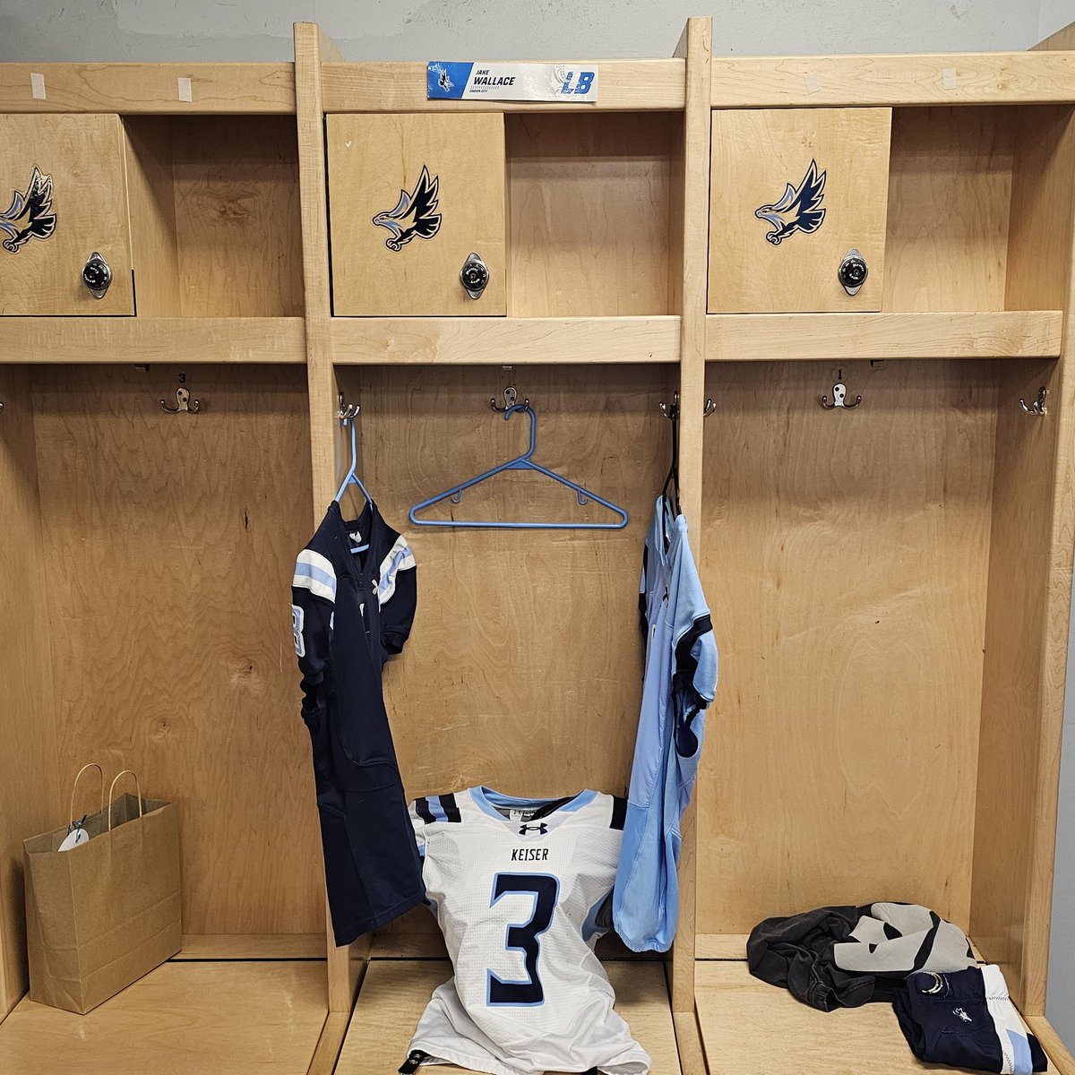 JakeWallace_6's tweet photo. Had a great visit today @ Keiser University. Thank you to all the coaches and staff for taking the time out of yalls sceduale to show us around and take everyone to Drive Shack for food and a little Golf. I want to thank Coach Davila for believing in me and offering me the opportunity to be a Seahawk. Im excited to see what the future brings. @KeiserFootball @CoachMylesRuss @Myles_Notkin @Coach_Kelleher @CoachDavila