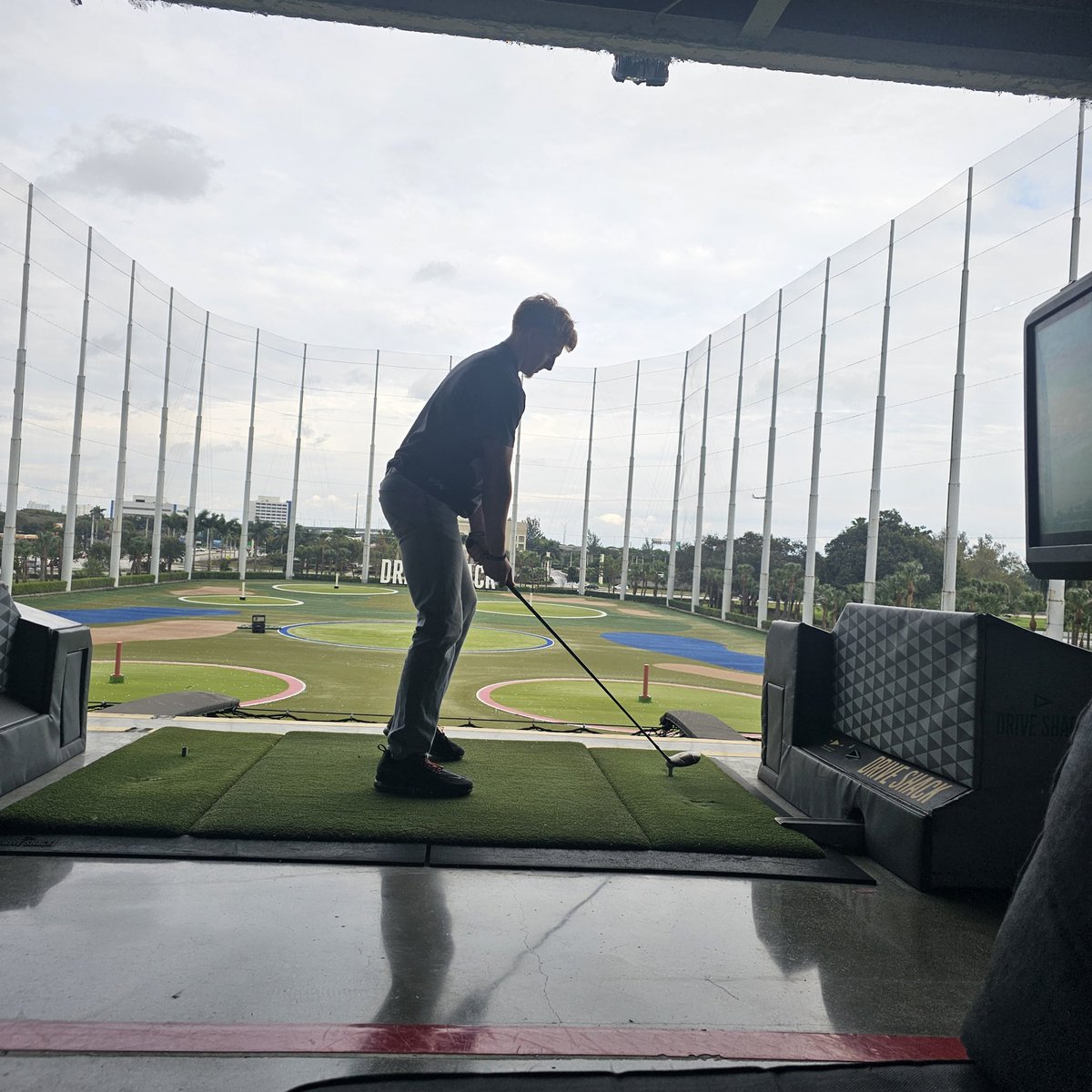 JakeWallace_6's tweet photo. Had a great visit today @ Keiser University. Thank you to all the coaches and staff for taking the time out of yalls sceduale to show us around and take everyone to Drive Shack for food and a little Golf. I want to thank Coach Davila for believing in me and offering me the opportunity to be a Seahawk. Im excited to see what the future brings. @KeiserFootball @CoachMylesRuss @Myles_Notkin @Coach_Kelleher @CoachDavila