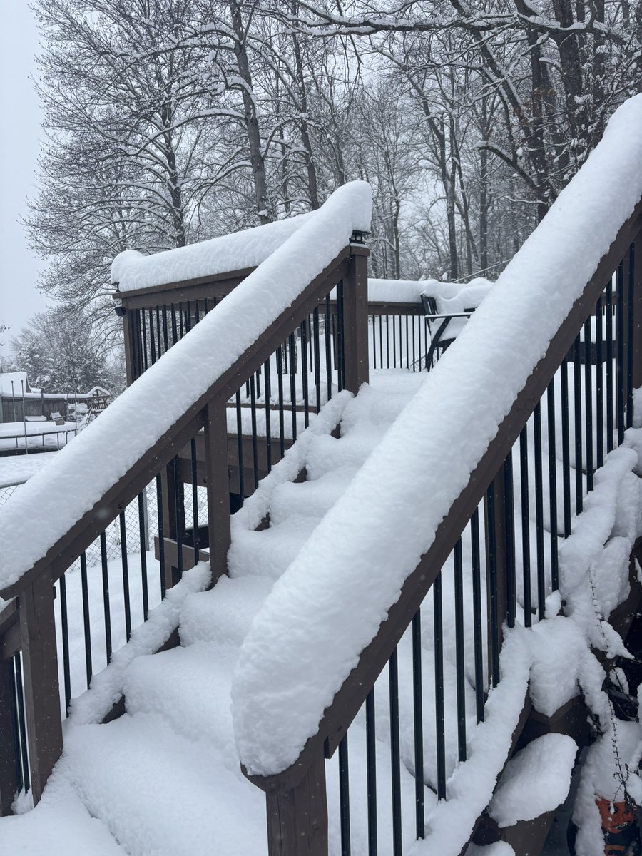 wataugavol's tweet photo. @WCYB_DavidBoyd 9 inches Watauga, TN https://t.co/Bgzv4BN1wa