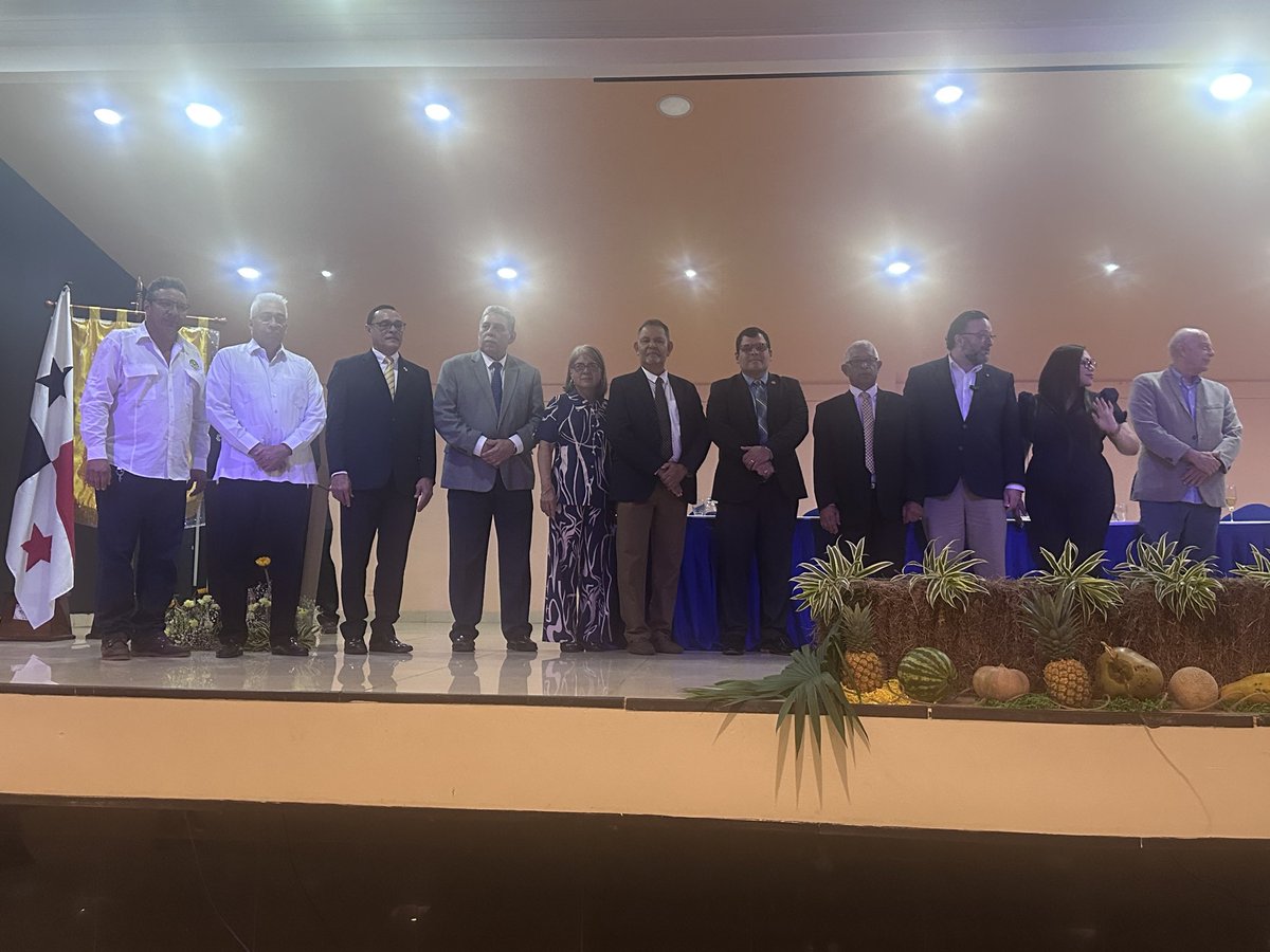 anibalfossatti's tweet photo. Hoy junto a varios expresidentes acompañamos al amigo y colega Ing. Orlando Garcia que presidirá el @CinapPanama por 2026-2028. Al cual le auguramos el éxito en su gestión para que el agro avance a un desarrollo equitativo, sostenible y amigable con el ambiente. @MIDAPma https://t.co/JpIDaVORBM