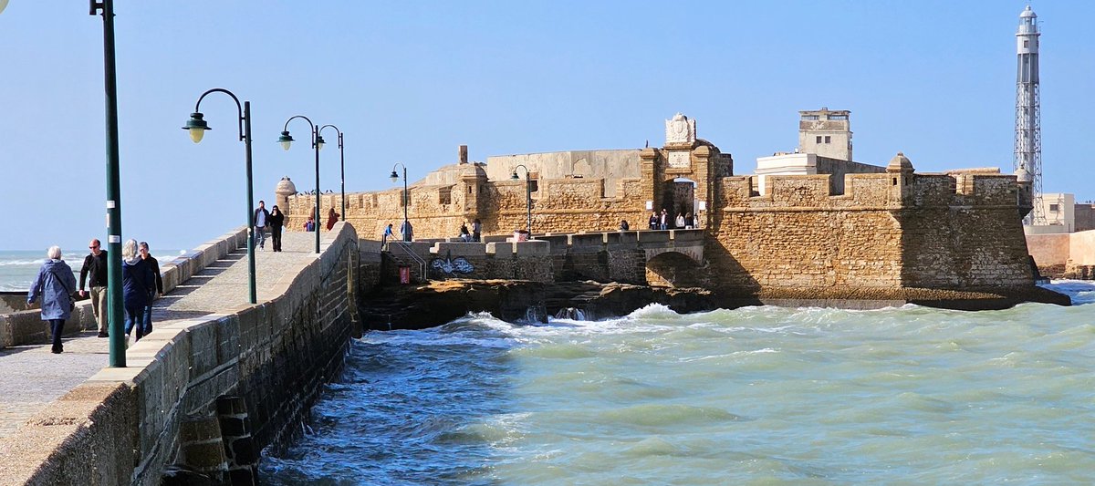 Clearpreso's tweet photo. #PierLife Cadiz edition https://t.co/IFSB1wtUGK