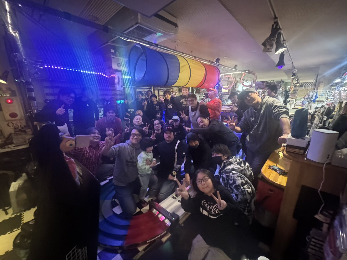 RacingBAR100R's tweet photo. ピエール店長　
八年間ありがとうございました^_^
そして
お越しいただいた皆さんありがとうございました。 https://t.co/BjfgCoCMXo
