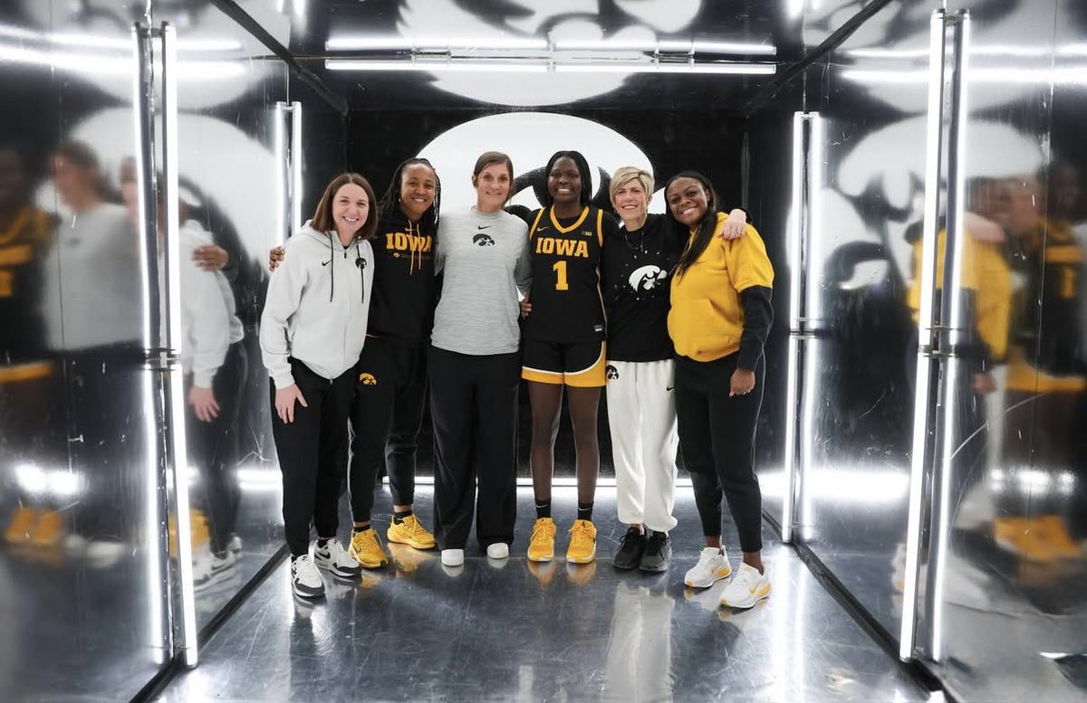 E J 🏀 tweet media