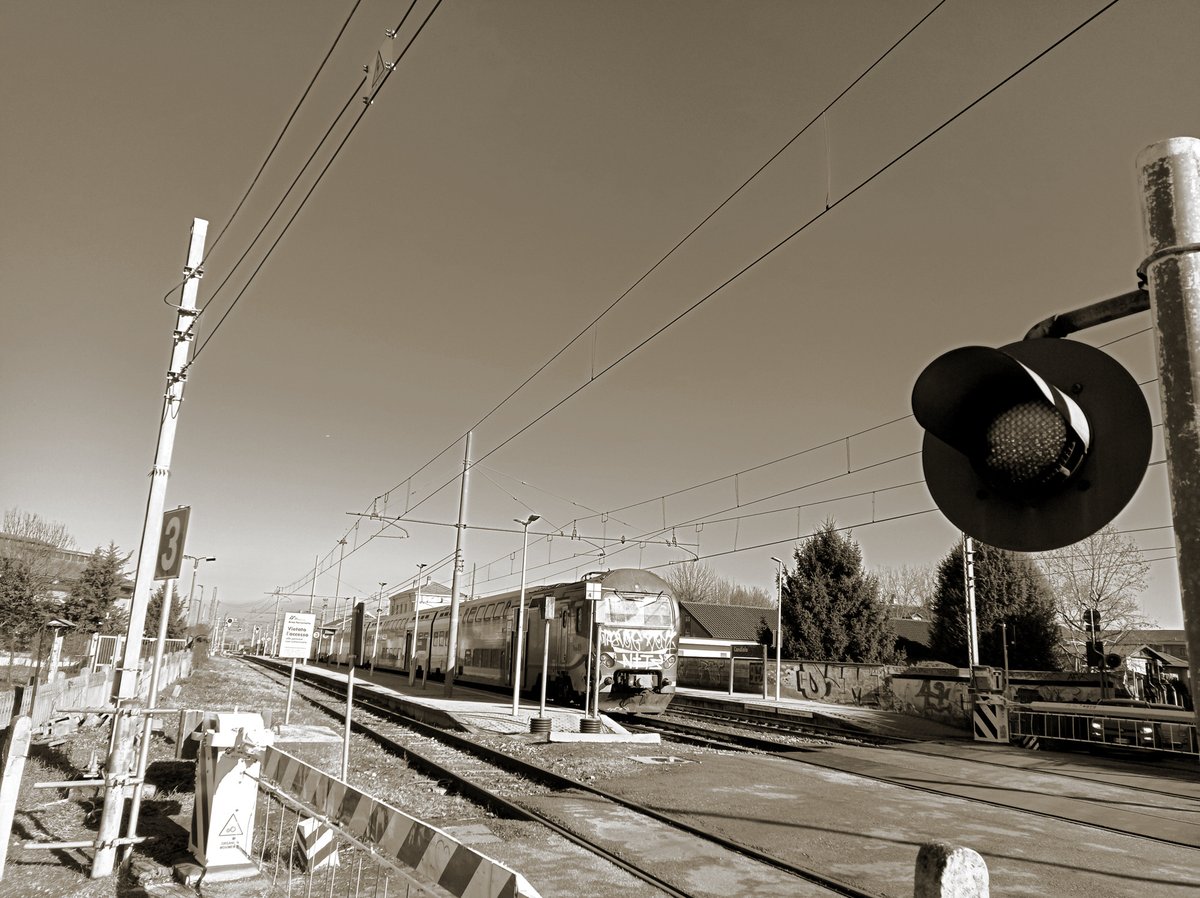 luca_bergamasco's tweet photo. Forced stop - #sepia version. #monochrome #BW #BlackAndWhitePhotography #SepiaSaturday #SepiaSunday https://t.co/ZkcmkES3oF