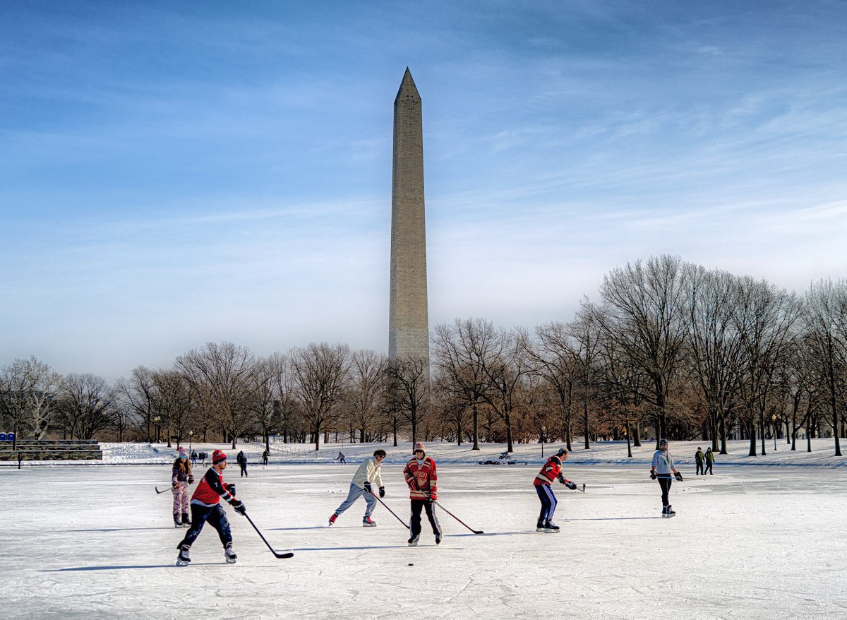 dcstormchaser's tweet photo. Hockey on Constitution Gardens Pond this morning. @capitalweather https://t.co/v47rcmm7Nv