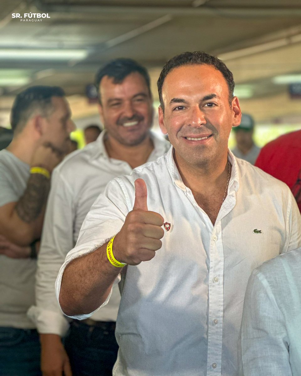 SrFutbolPy's tweet photo. Será oficial en un rato más: Blas Reguera se convertirá en el NUEVO PRESIDENTE del Club Cerro Porteño. El empresario arrasó en las votaciones con su lista "Cerro Primero" y se impuso a Carlos Rejala.

👏🏻🇵🇾 Asumirá funciones de manera inmediata.

📸 @cuevasmati_ https://t.co/D5aEHpCttV