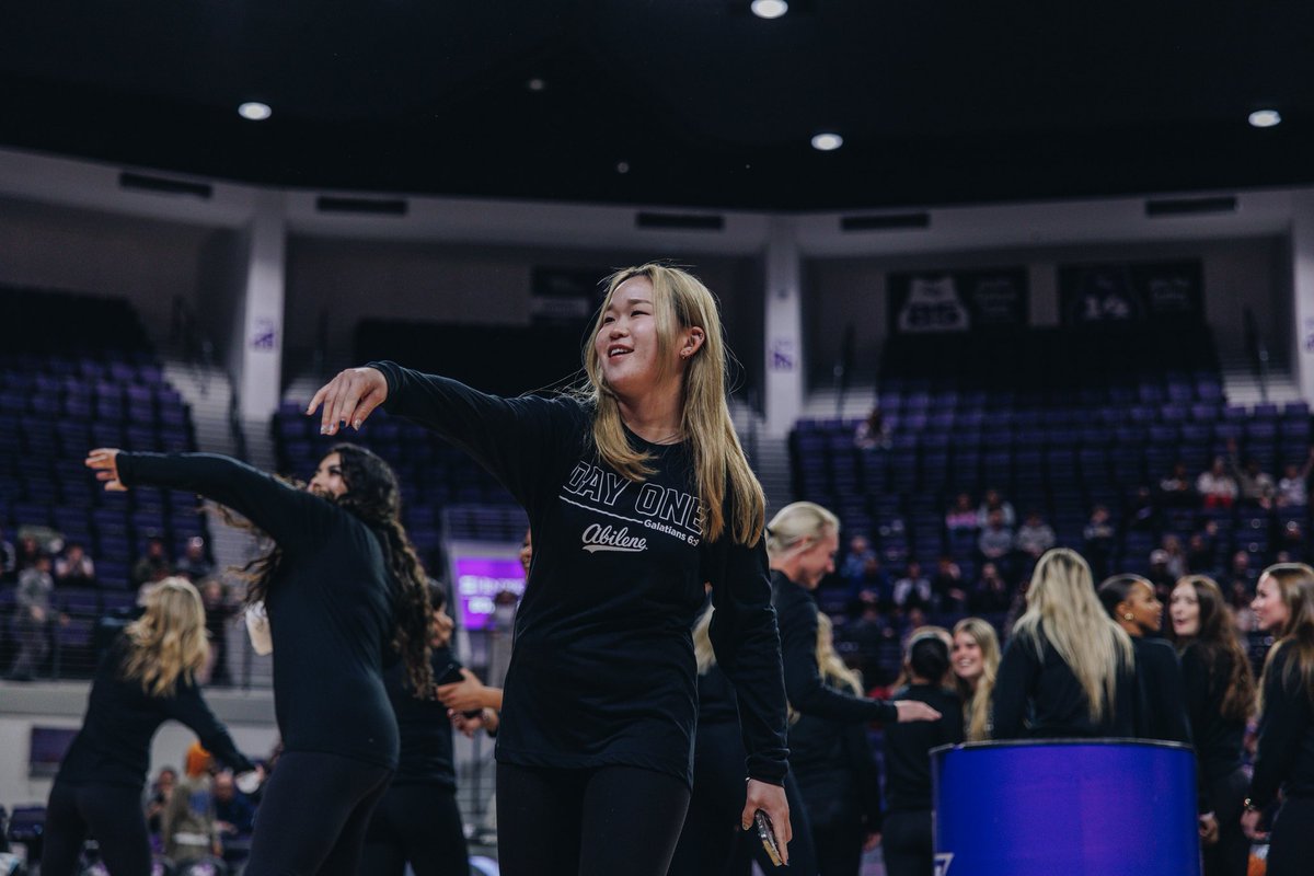 ACU_Softball's tweet photo. @ACU_Softball 🤝 @ACU_MBB 

#DayOne | #GoWildcats https://t.co/qpC1YP2e1y