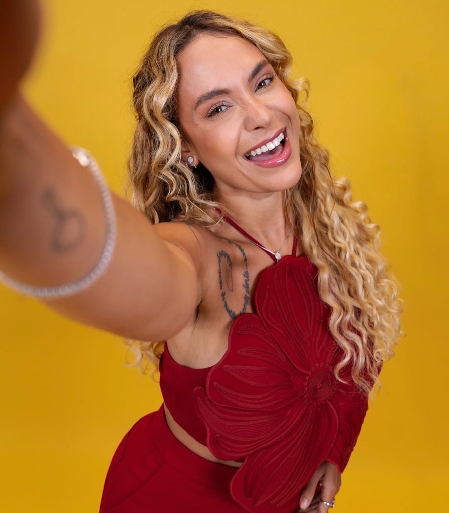 InsiderzBBB's tweet image. O tanto que a Sarah Andrade vai barbarizar no the traitors Brasil não tá escrito,essa mulher foi feita para reality interno. #BBB26