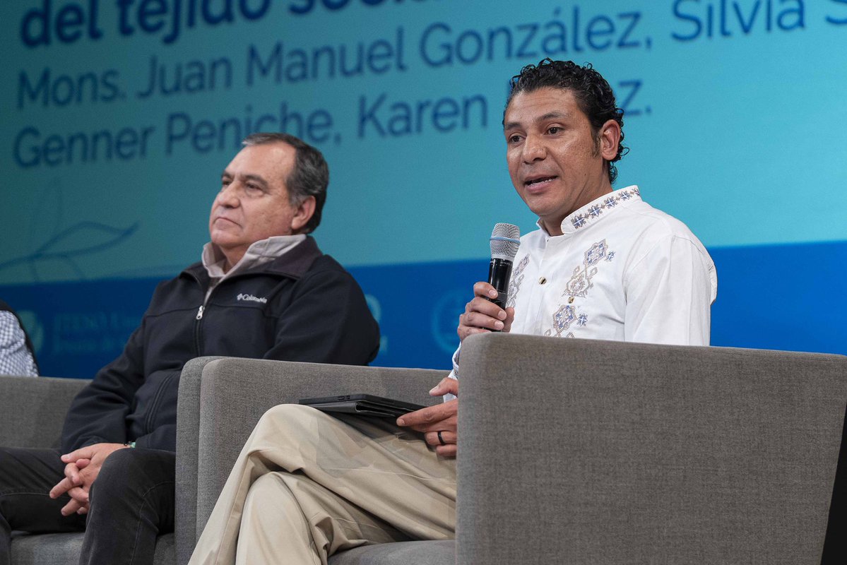 En el Segundo Diálogo Nacional por la Paz, reflexionamos hoy en el Foro: Metodologías para la reconstrucción del tejido social.
Como Iglesia en México, afirmamos que la paz se construye reconstruyendo vínculos, sanando relaciones y devolviendo esperanza a las comunidades heridas