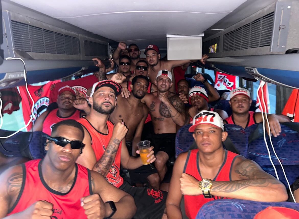 TERROR DE BOCA É CHUPETA ✊🏽🔴⚫️
RAÇA RUBRO-NEGRA NA PISTA - 1977
