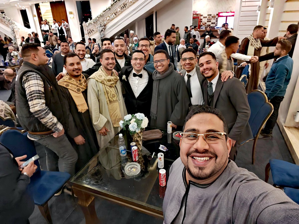 abokaf055's tweet photo. افراح كتير بتكون برا البلد ومش بتبقي بعيده لدرجة قنا
و مش بيكون فيها الجمع الكريم ده تبارك الرحمن
ناس خدت المشوار بدون ما تفكر في اي مصاعب ولا وقت
ناس كبيره في السن وسيدات وشباب
بس ده كله مهمناش قصاد اننا نشوف فرحة الغالي علينا الشخصيه المحترمه
الدكتور حسن مادح
 ونشاركه فرحته
♥️ https://t.co/p8M7Zu5DDk
