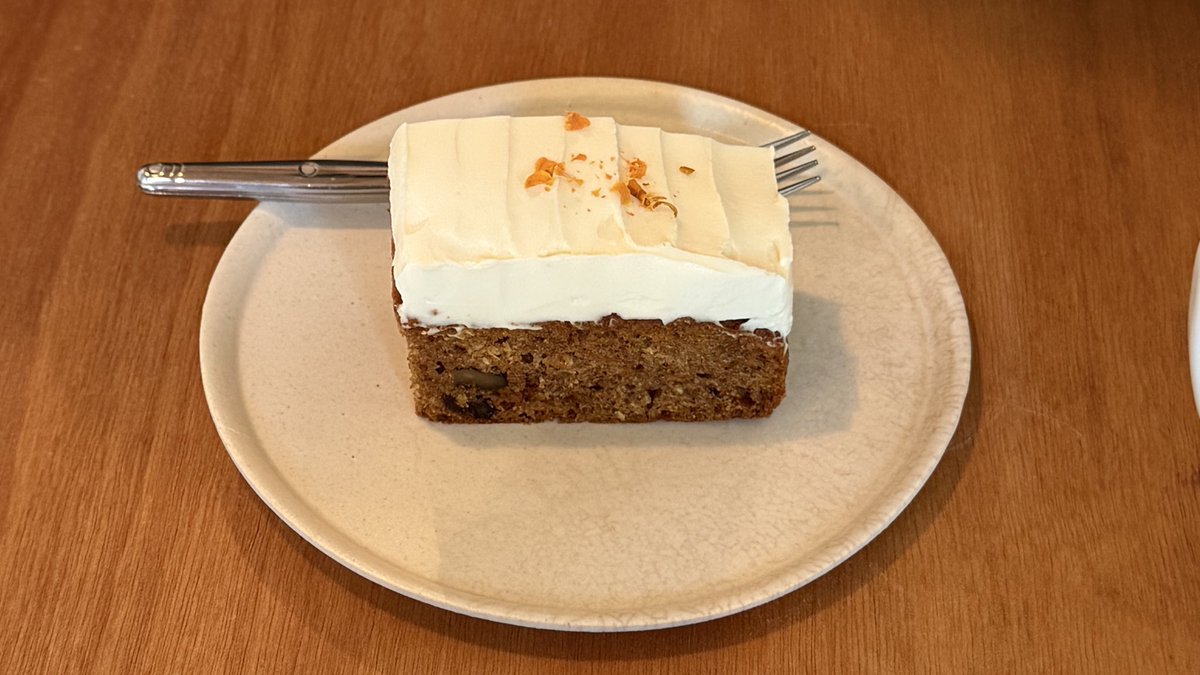 ____wanu's tweet photo. いつぞやのショートケーキと
キャロットケーキ🍰🪴 https://t.co/bV9MtE76T9