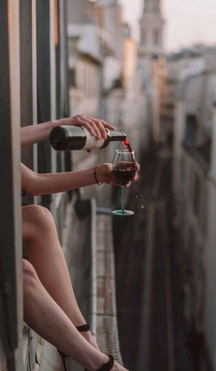 AMetlom's tweet photo. In the chaos of this city, sometimes losing control is necessary.... especially with good wine....#chaos #wine #losingcontrol #LifeLessons https://t.co/ogzyPMthbC