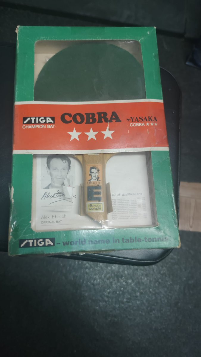 He ido a ver Marty Supreme con mi amigo Joaquín. Todo normal.

Luego ha llegado el historión (que hemos sabido a posteriori) de cómo su padre le ha vendido una pala de ping pong al director de la peli, Josh Safdie.

Me ha volado la mente.