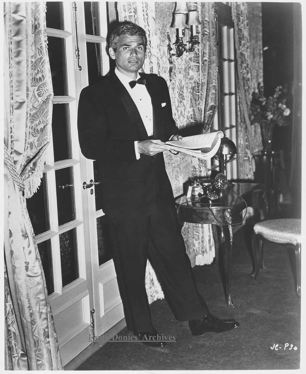 karenshane63's tweet photo. #JeffChandler https://t.co/Roq1hgXO79