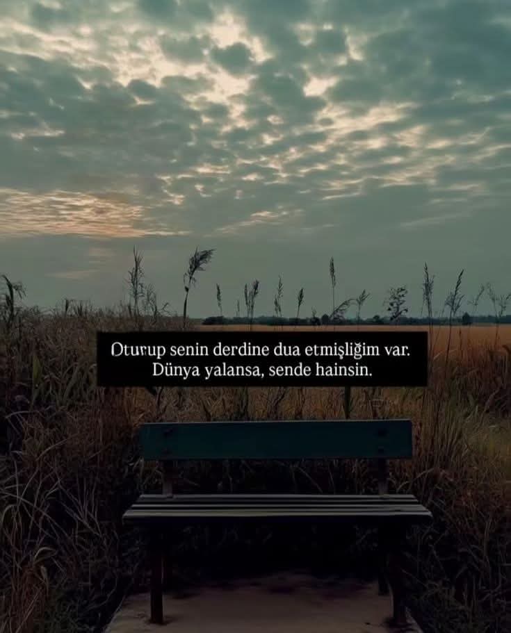 MuzeyyenAy5's tweet photo. Ben tamam desemde içimde 
bir şeyler asla kabul edemiyor bu haksızlığı.
Tüm dünya sırtını sana dönseydi 
ben yanında olurdum.
Sen bana yazık ettin.. https://t.co/dVstQxQ92O