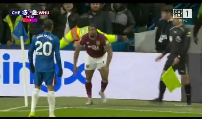 What was running through Pedro's mind at this moment. 😂

Everywhere first blur. 
Bro was like; "Damn,I messed with the wrong guy". 🤣

#CHE #EPL #FootballTips