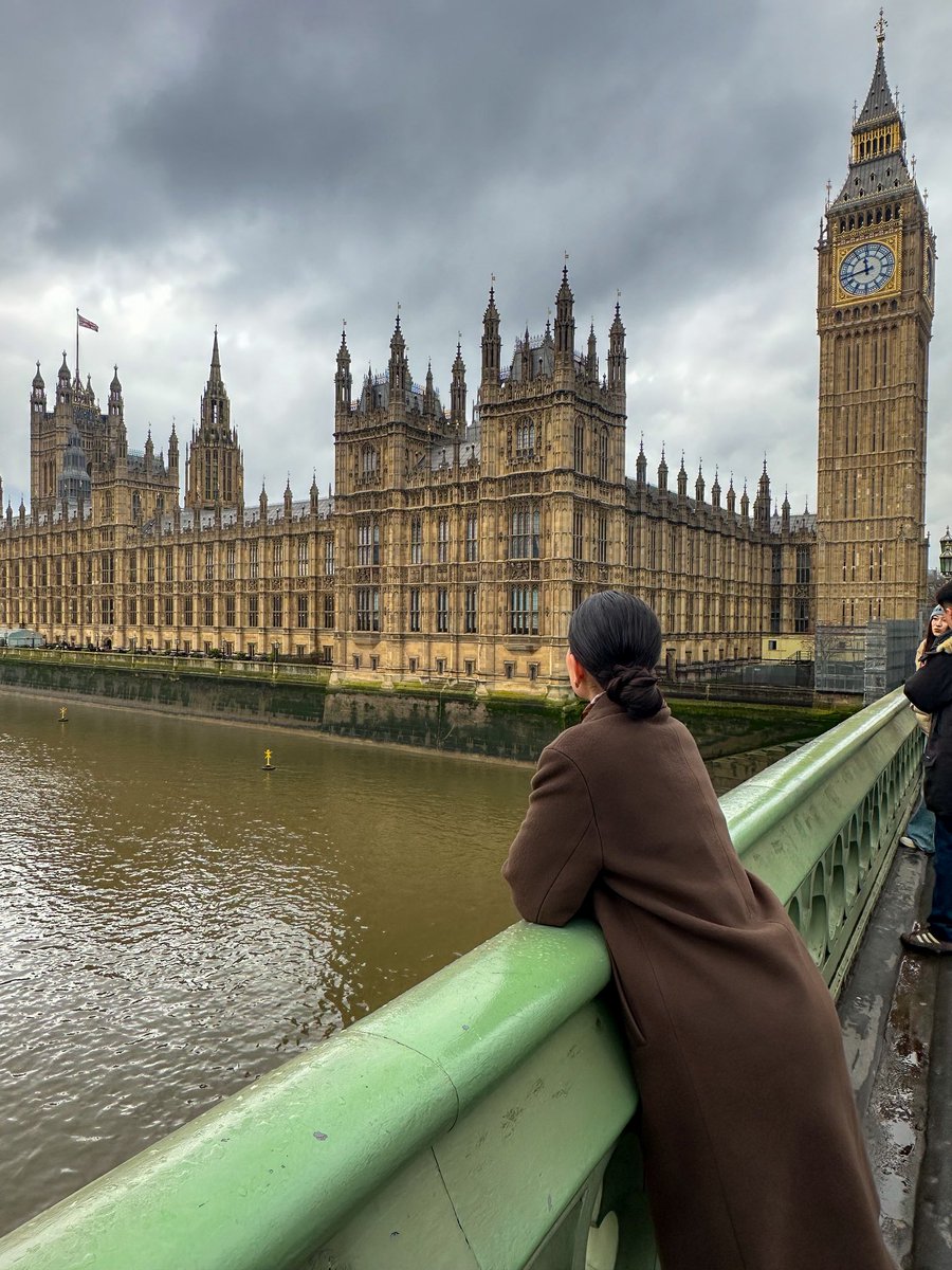 MisSarahf's tweet photo. From the London Eye to fish &amp; chips, Big Ben, Buckingham Palace, strolls through St. James’s Park, past Westminster Abbey, and wandering the streets soaking it all in. Great food, great memories, and one unforgettable little slice of London. https://t.co/SajacAgOud