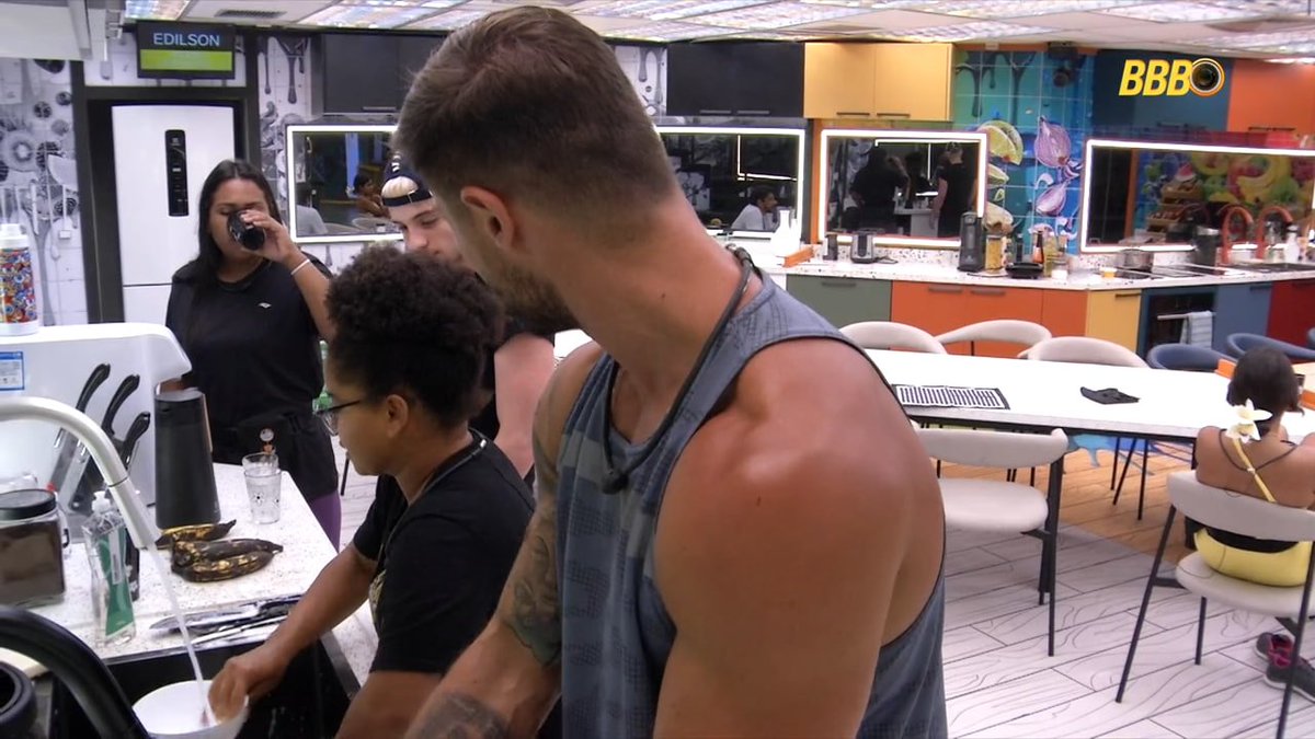 canalantenados's tweet photo. 🔥 Jonas: "Pega o celular na festinha pra falar mal dos outros."

Milena: "É meu jogo e faço o que eu quiser."

Jonas: "Então deixa eu fazer o que eu quiser também. Se eu não quiser, eu não limpo nada, mas faço minha parte."

Milena: "Só quero ver que parte é essa que você fica fazendo."

Jonas: "Começa a ficar acordada, fia. Não fica dormindo a tarde inteira. Não preciso provar nada." #BBB26