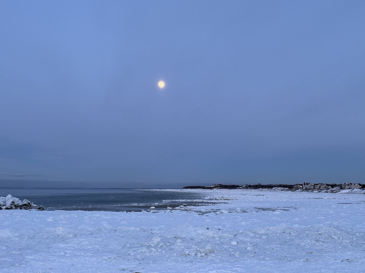 mmuhlfelder's tweet image. It’s a cold #calmocean on #capecodbay
