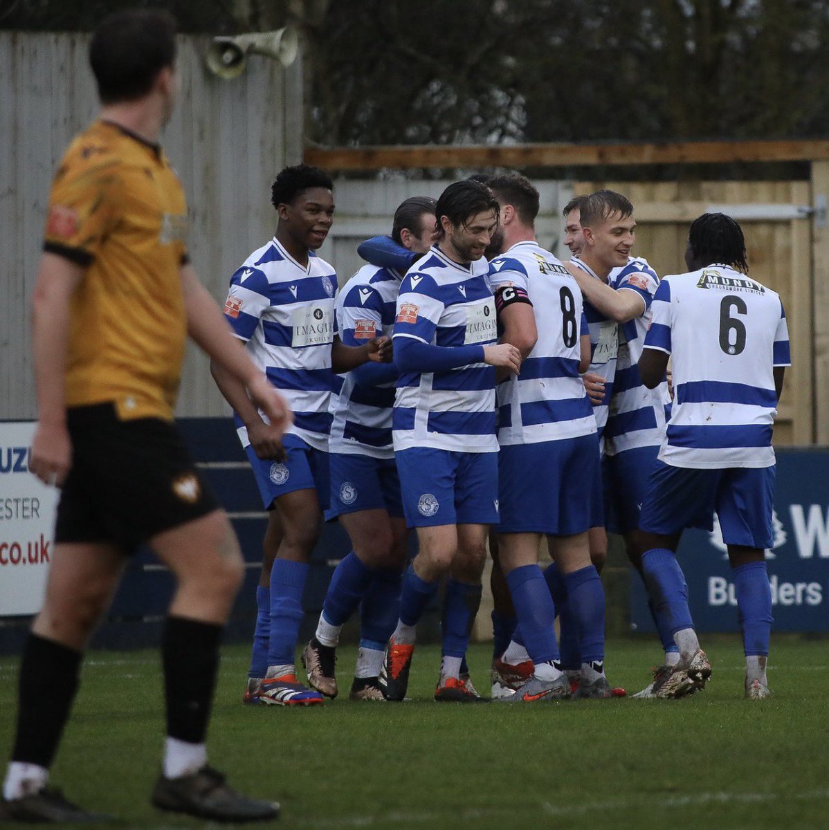SupermarineFC's tweet photo. 3 point Saturday’s. 😍

A great battle in the wet with Falmouth this afternoon, captured brilliantly by @allytakesphotos 

Gallery out in the morning.

#swindonsupermarine https://t.co/OGpOBgWbWi