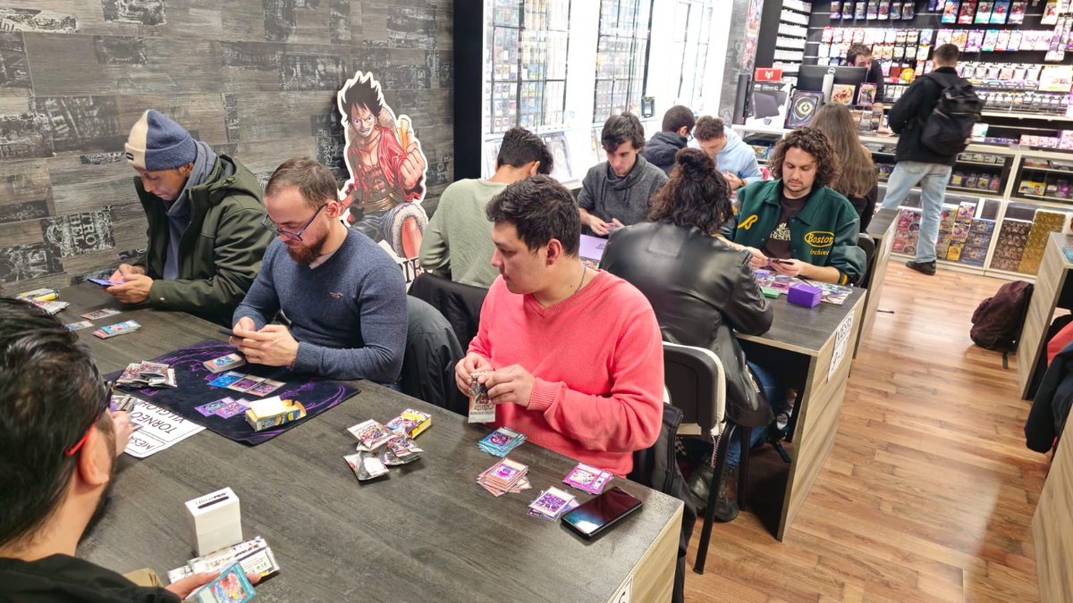 MetropolisCnter's tweet photo. 👏🏻 37 duelistas insaciables con ganas de activar el #Protocolodeexplosion en el Premiere Event de #Burstprotocol de #Yugioh https://t.co/dXnhG1LcB4