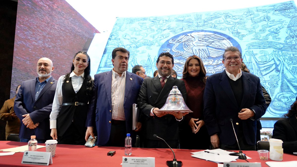 Los grandes cambios laborales de la 4T se han dado por el acuerdo de los poderes soberanos de nuestra República. En ese contexto, el Secretario <a href="/marathb/">Marath Bolaños</a> presentó la agenda en materia de trabajo, impulsada por la Presidenta <a href="/Claudiashein/">Claudia Sheinbaum Pardo</a>, en la 4ta Plenaria de <a href="/DiputadosMorena/">Tus Diputadas y Diputados Morena</a>.