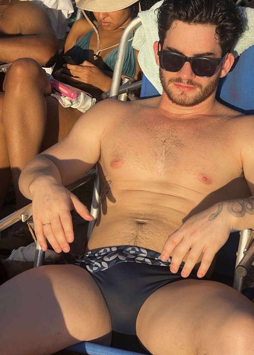 Pensa numa virilha que eu amaria lamber, essa virilha é a do <a href="/klebiodamas/">Klébio Damas</a>