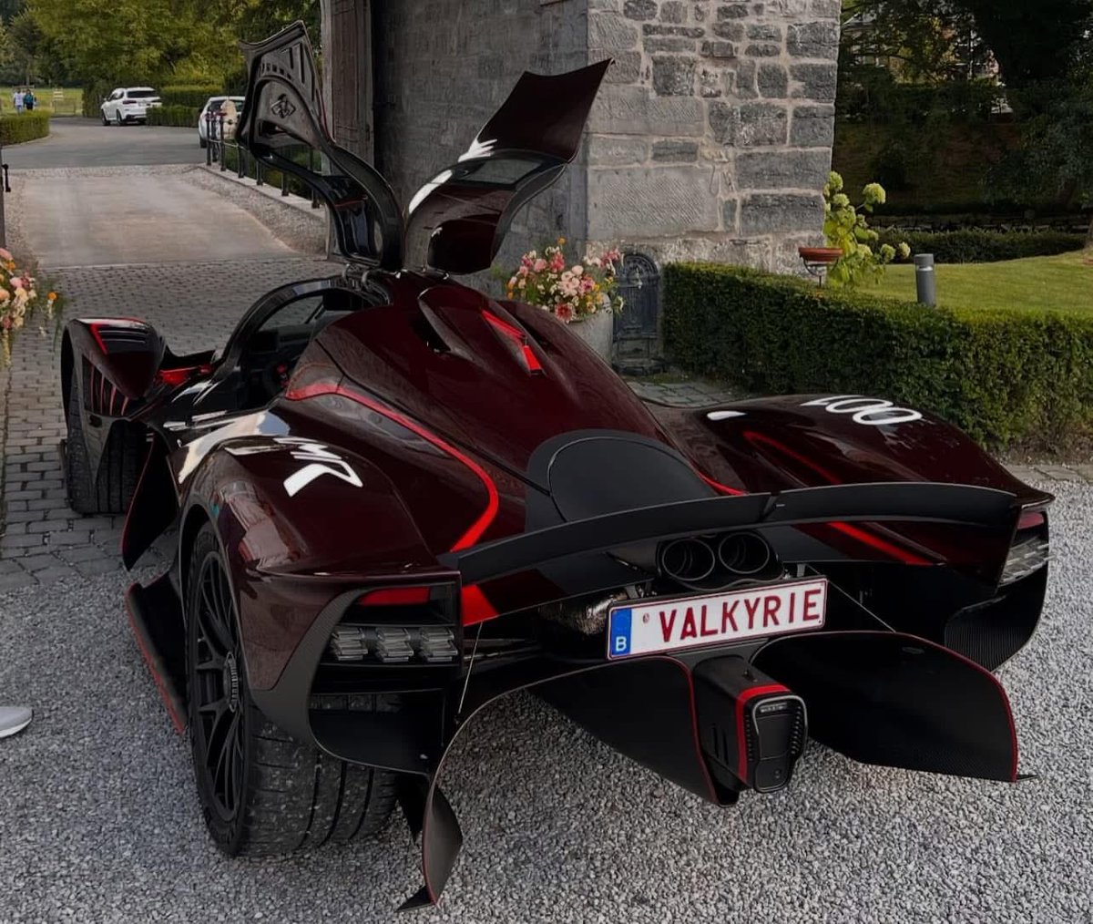 ThrottleCars's tweet photo. Aston Martin Valkyrie https://t.co/B80DQAlEKx