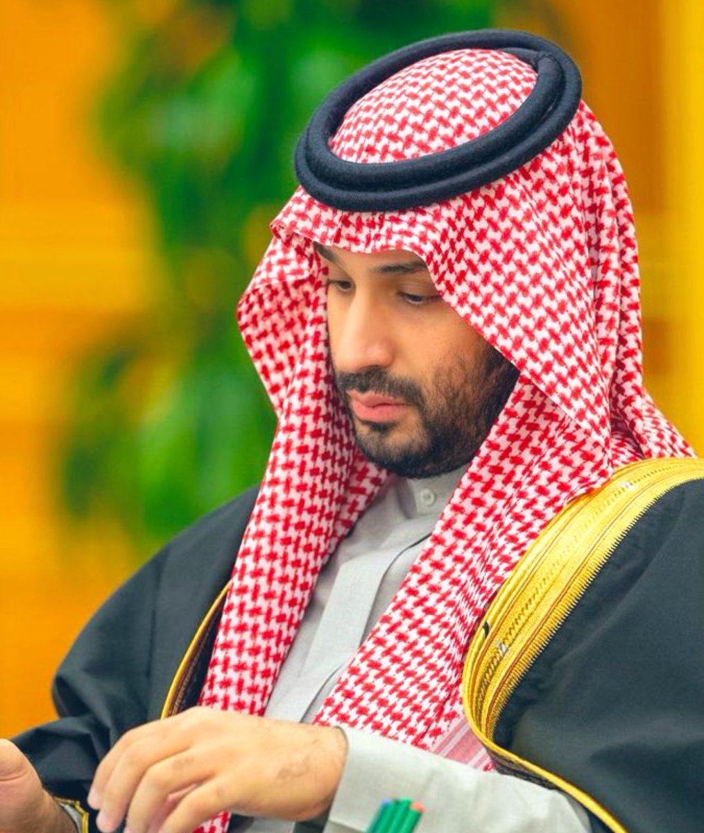 pp7_0's tweet photo. انت ساس المجد والعز يا دمث الجناب
زعيمنا بالشرق ،لو صابت الغرب غلقه

حنا تحت راية الاسلام ، نعطيه الجواب 
وانت بمرك كم شجيعً على القوم صلقه

لا يغرك هذرت الجحاد ، ونباح الكلاب 
لو طمع في يد راعيه .. بالمال شلقه 

لو يخالط دمه المعروف شي من الشواب
ما يسمى ذيب ابن الذيب والام سلقه https://t.co/3em7klWMDm