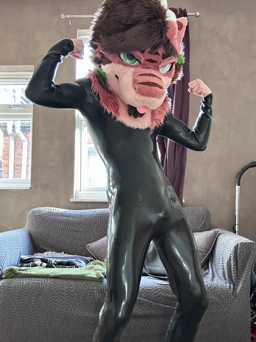 Strong shiny tigon boy ✨
#fursuit #ShinySaturday