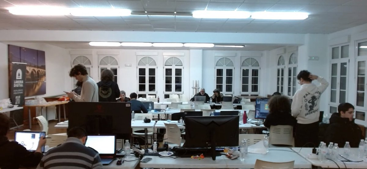 Después de ver los  juegos de la jam  👀🎮
El de <a href="/UnderCastleDevs/">Gelatina is hungry 🚀 OUT NOW ✨</a> puede convertirse en mi guilty pleasure soon!
El del equipo de <a href="/Widijou_/">Widijou</a> todavía me estoy riendo, qué grandes sois!
El del equipo de <a href="/Ramila_dev/">Ramila (solo dev 🎮)</a>, con ganas de jugarlo ya! Qué intriga!
Podría seguir 😊
#videoxogo