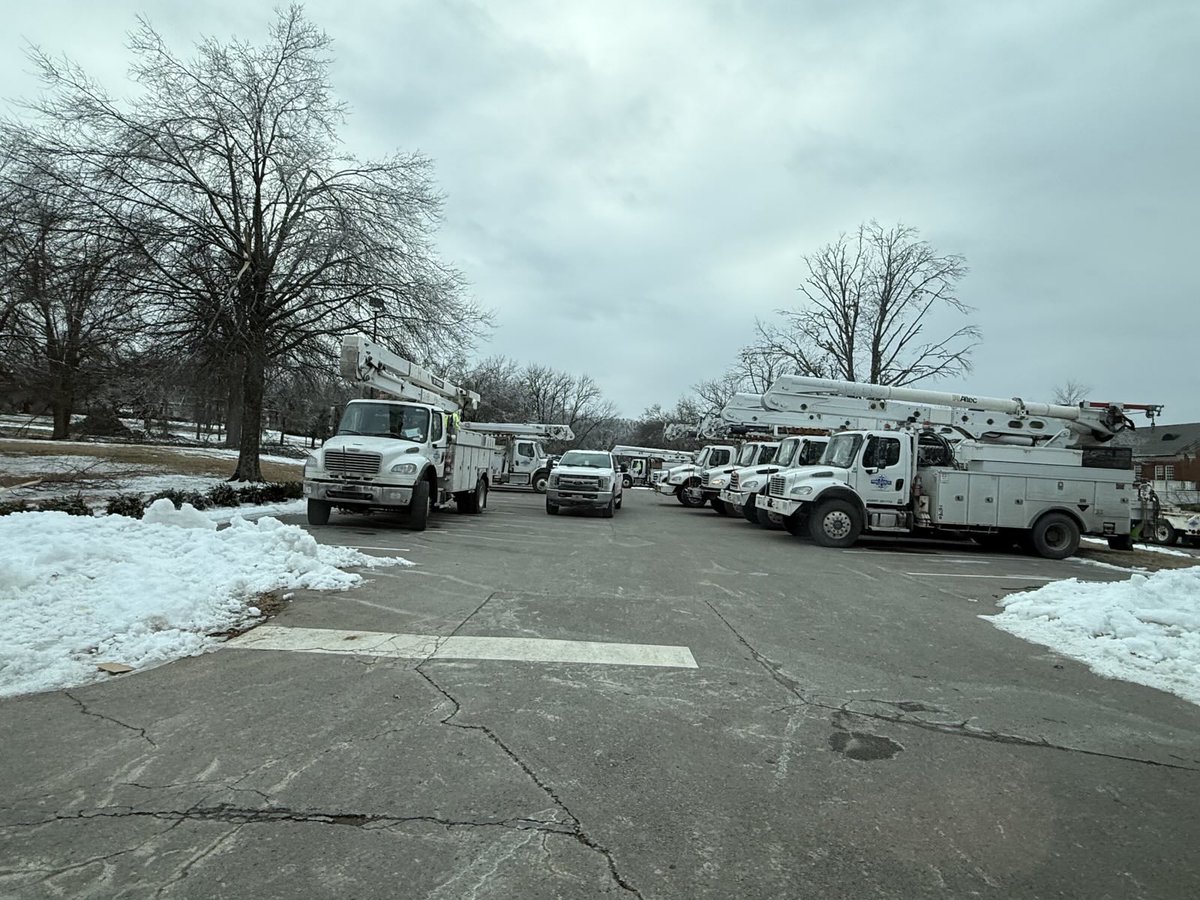 Folks, since my reach has been throttled, please help me get this amplified so that the press can finally start asking the right questions. It's 4 pm on the 7th day of this outage and we've got at least 30 trucks (including 20+ linemen bucket trucks) in a church parking lot, just