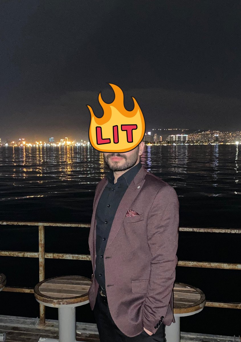 BuProject18's tweet image. Siyah gömlek, bordo ceket ve deniz