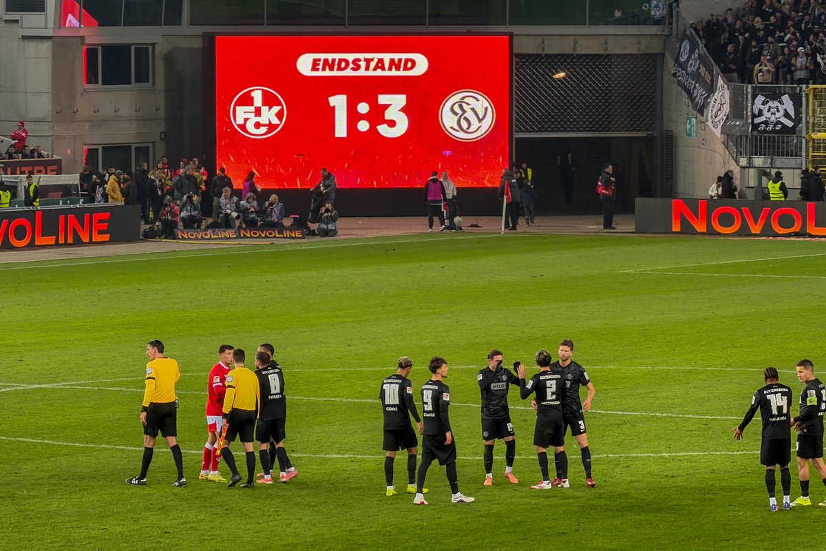 Enttäuschender Abend auf dem #Betze. Von Beginn an waren die Elversberger die bessere Mannschaft. Die numerische Überzahl nutzen die Gäste schnell aus und ließen nichts anbrennen. #FCKSVE