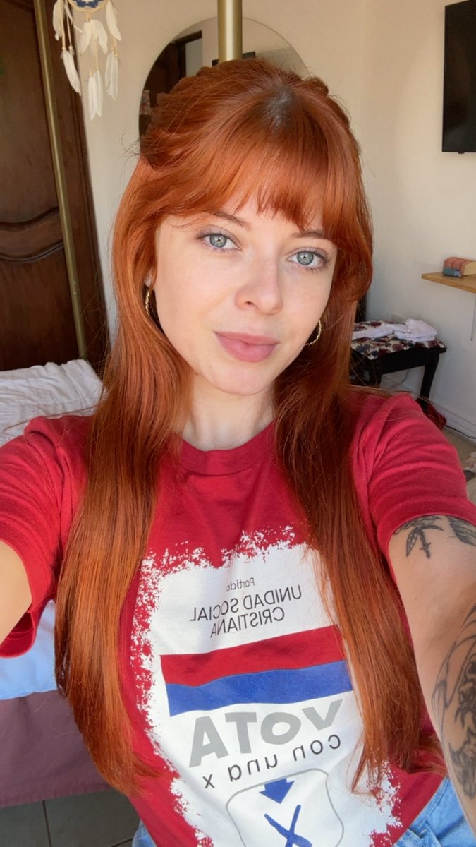 Once años de defenderlo en Twitter (😂), once años de amistad, trabajo, gatos y política; y mañana salgo a votar por él para la presidencia de mi país. Gracias <a href="/jchidalgo/">Juan Carlos Hidalgo</a>, es la primera vez que salgo a votar contenta. Independientemente del resultado, orgullosísisisima de vos!❤️