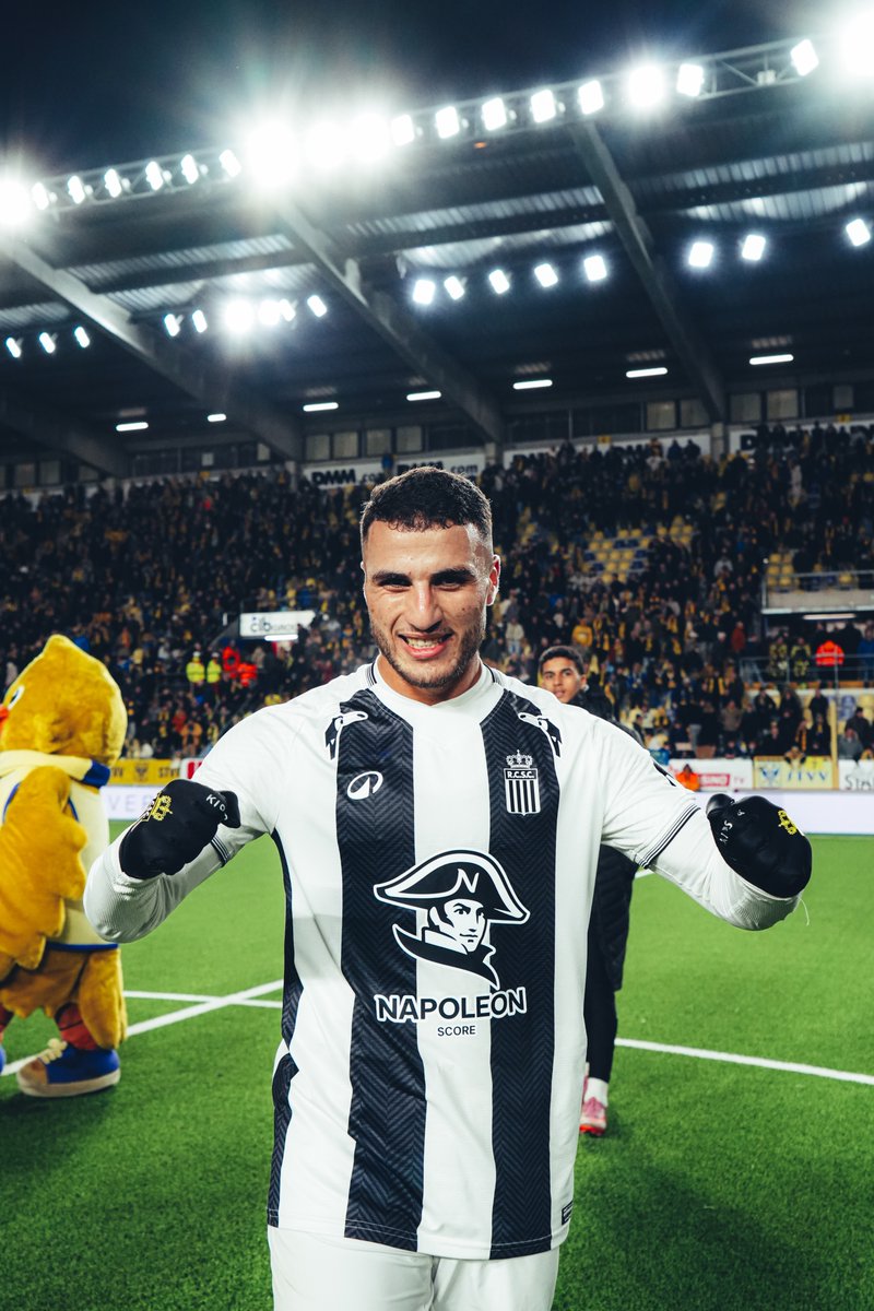 SportCharleroi's tweet photo. Another one ✅🐣

#STVVCHA #NapoleonScore ⚫️⚪️ https://t.co/uvgHOWuqyn