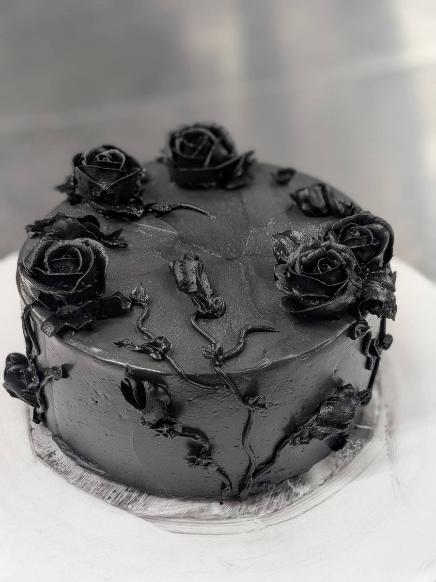 黒薔薇のショート試作中…