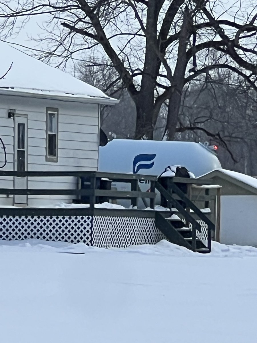 Anderson_N8's tweet photo. Make it make sense why mine was not filled. Just logistically that is fail in your part. Once it’s warm enough to where I no longer need heat, you can come get your tank off of my fuxking property. https://t.co/dNnvurEPzO