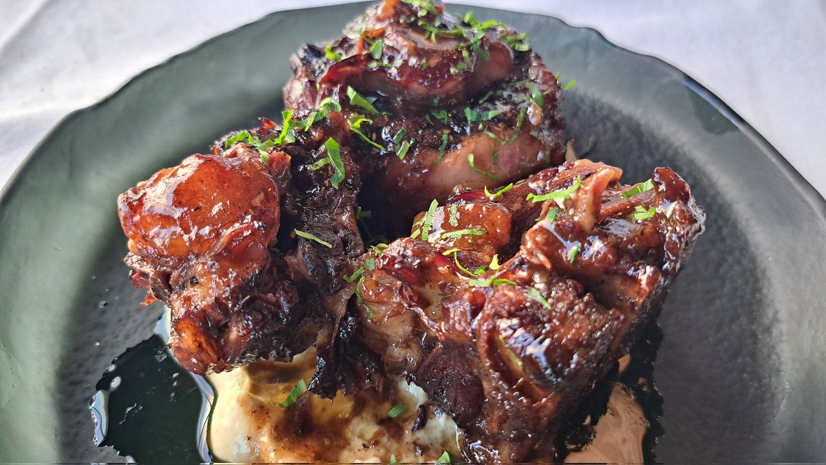 🐶🐶🐶🐶Joan Besson tweet media