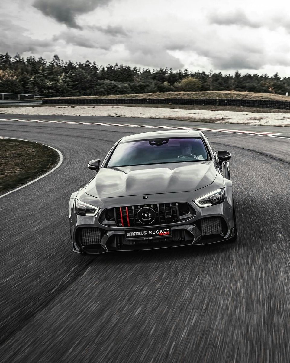 The way this thing hugs the apex is pure clinical precision. You forget it’s a four-door luxury beast the second you drop a gear and feel that Brabus torque kick in. 🌪️