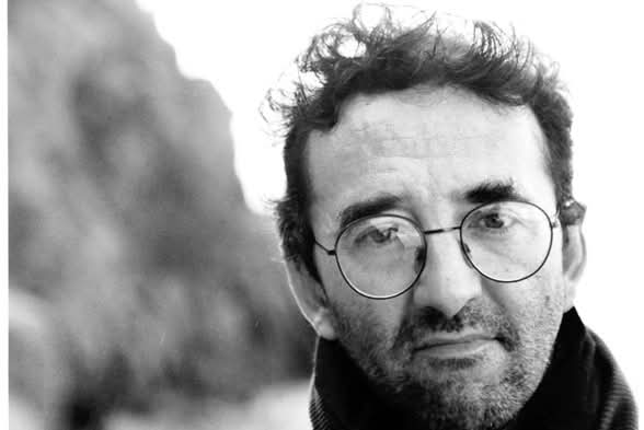 "Neruda nunca me gustó. O no me gustaba tanto como para ponerlo de modelo literario. Alguien capaz de escribirle odas a Stalin y de mantener los ojos cerrados ante el horror estalinista no merecía el más mínimo respeto".

Roberto Bolaño.