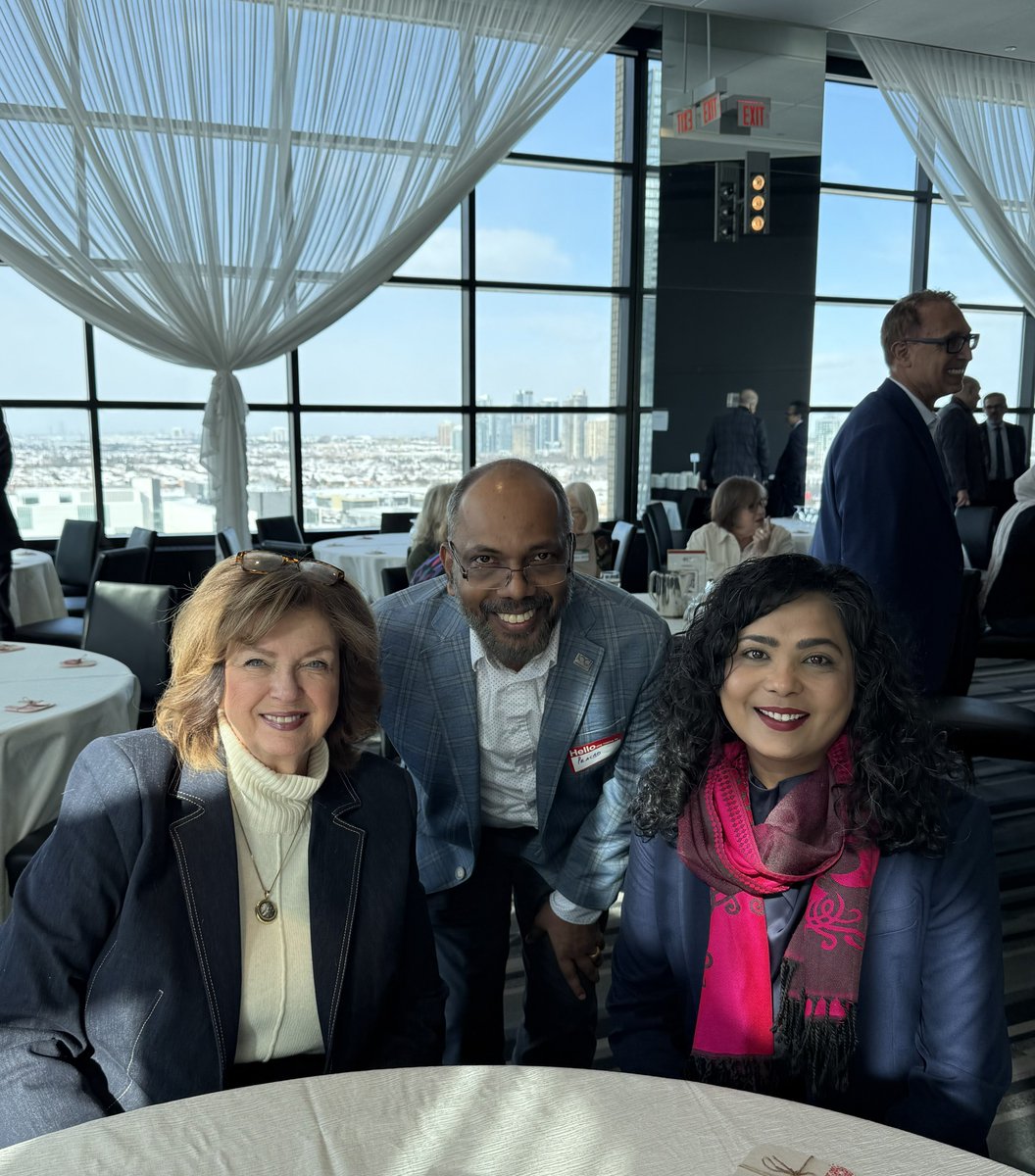 Pleasant visit to Syrian Canadian Foundation’s 10th anniversary. Former Minister Omar Alghabra spoke, including a phone call from former PM Trudeau who welcomed 25,000 Syrian refugees to Canada. 8 awards given to those who helped Syrians relocate and find jobs. Amazing stories.