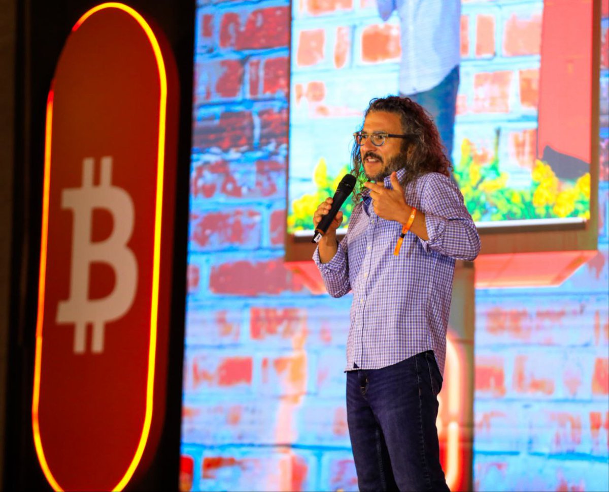 elsalvador's tweet image. #DeBitcoin El Plan B Forum 2026 cerró ayer su edición en El Salvador consolidándose como uno de los espacios más relevantes de América Latina para debatir el presente y el futuro de bitcóin (BTC), su adopción y su uso como sistema de pagos. Fotos: Edison González /