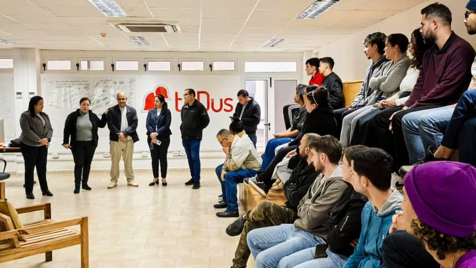 Por estos días, la ministra del MINCOM visitó al equipo de #Z17 en su sede del <a href="/PCTHabana_3CE/">Parque Científico Tecnológico La Habana</a>
Destacó el papel de estos jóvenes en la consolidación de las aplicaciones cubanas y su aporte a la soberanía del país en el ámbito digital #TransformaciónDigital #PorCubaJuntosCreamos 🇨🇺