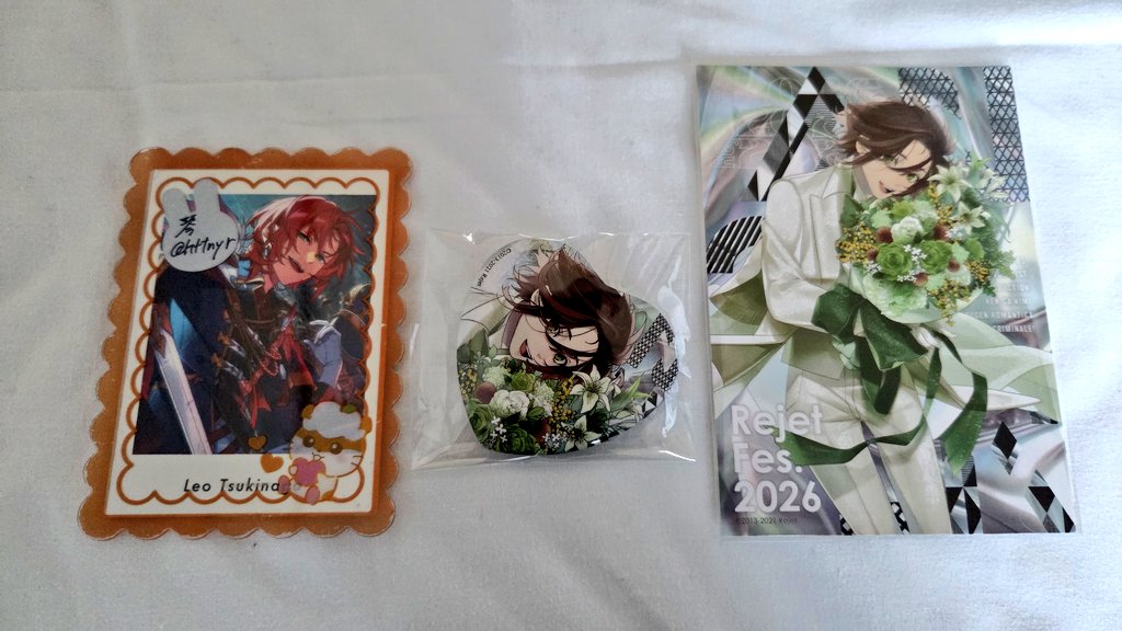 kttnyr's tweet photo. 【譲渡】Rejet fes リジェフェス Answer 
 剣が君 ラメハート缶バッジ ブロマイド

求: 定価(＋送料)

譲: 鈴懸 

明日2/1カナデビアホール現地取引>>郵送
難しいとは思いますが、よろしくお願いします🙇‍♀️ https://t.co/Pq1Emxreff