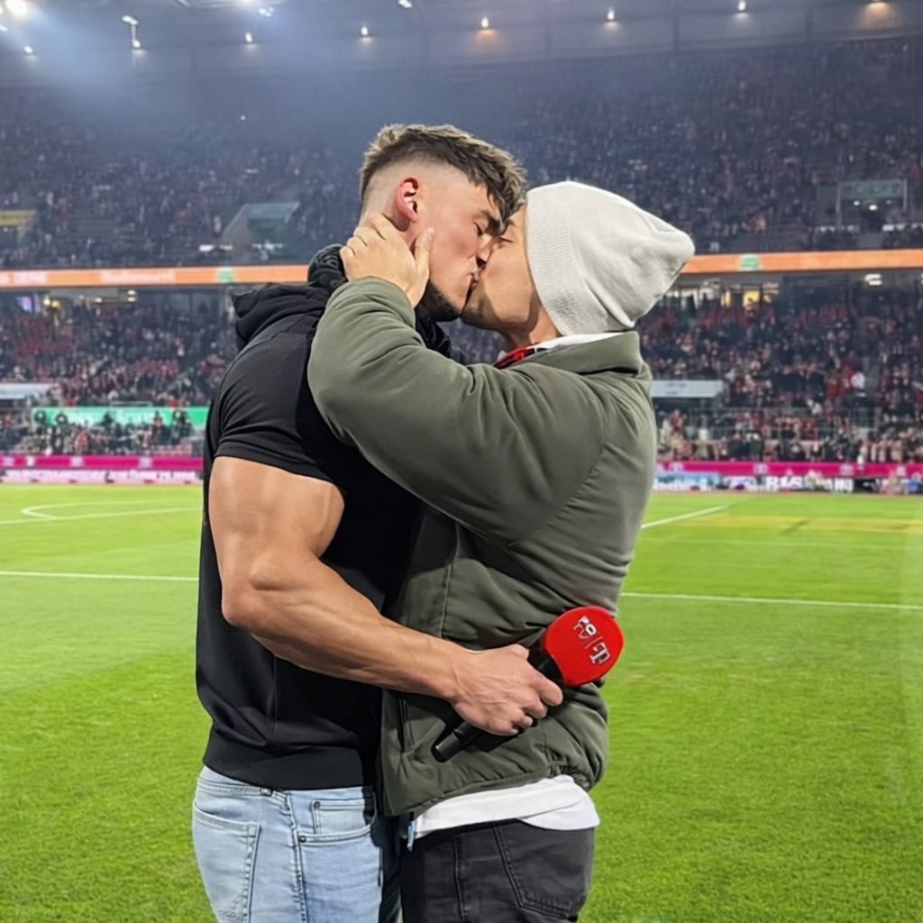 Fiel LGBT tweet media