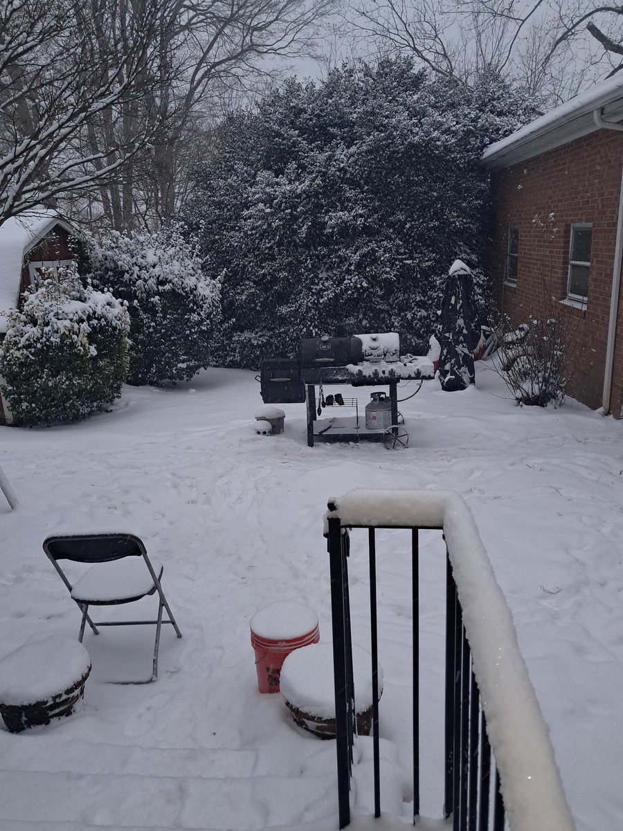 Dustiguminsky's tweet photo. Zoom in. There are steaks on that grill.
I don't like jews or talmudic judism.
Christ is King.
#snowpocalypse https://t.co/vGy9QJAYND